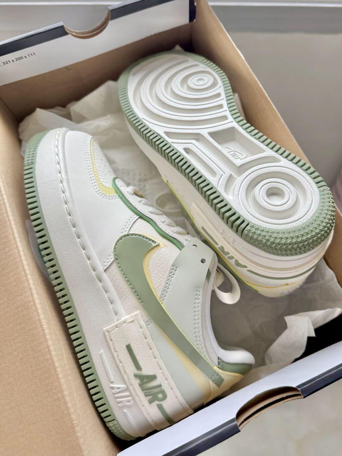 不是我说!这双耐克板鞋也太清爽了吧